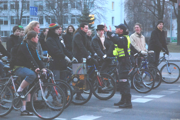 KM pries policija 1