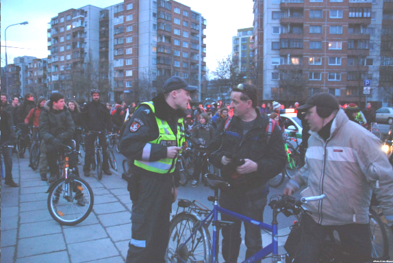 KM pries policija 