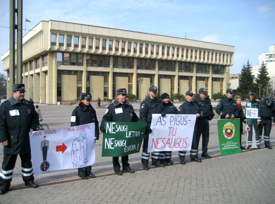 policininku piketai